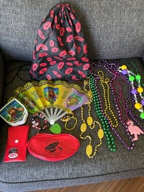 New Orleans Mardi Gras Authentic Souvenirs Krewe Of King Arthur Beads Mixed Lot